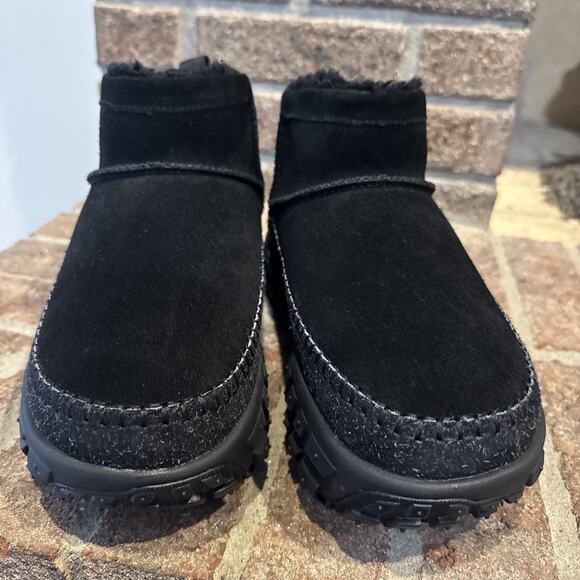 UGG Venture Daze Ultra Mini Black Men's Size 7/ Women’s 8 Boots 1158200 - Picture 2 of 16